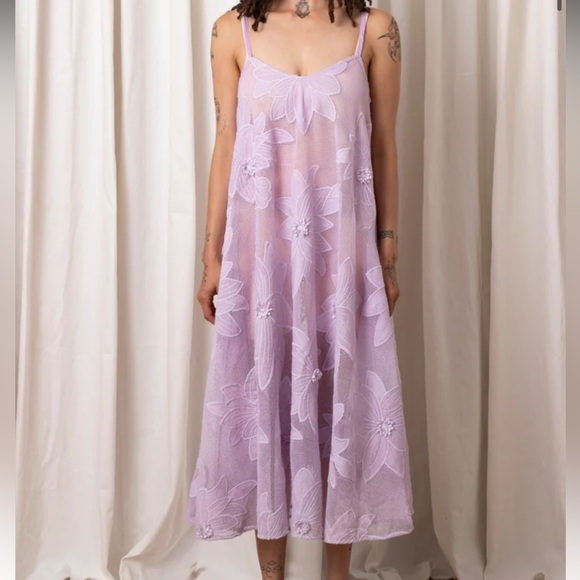 NWT Ali Golden full hem lace dress - lilac. Size large. - Picture 2 of 4